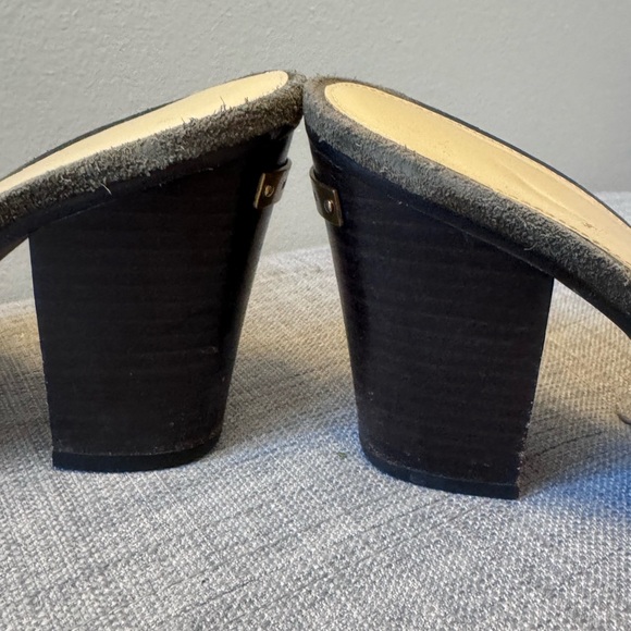 MICHAEL KORS Louise Suede Mules in olive green with gold studs | Size 9.5 - Picture 5 of 7